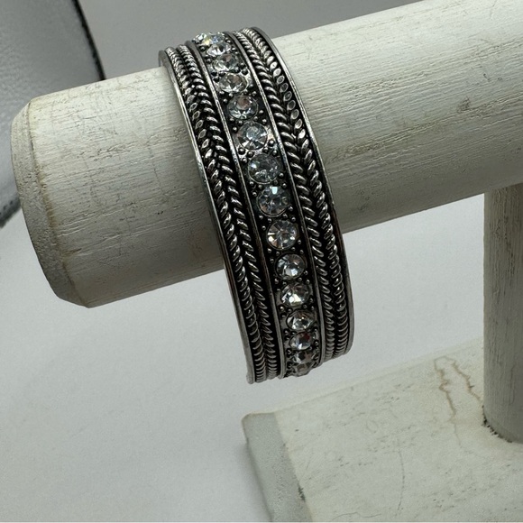Silver cuff bracelet with rope texture and sparkling clear rhinestones - Picture 2 of 8